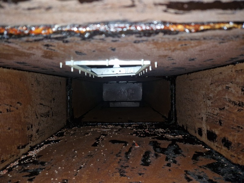 Duct 3m away from canopy pre